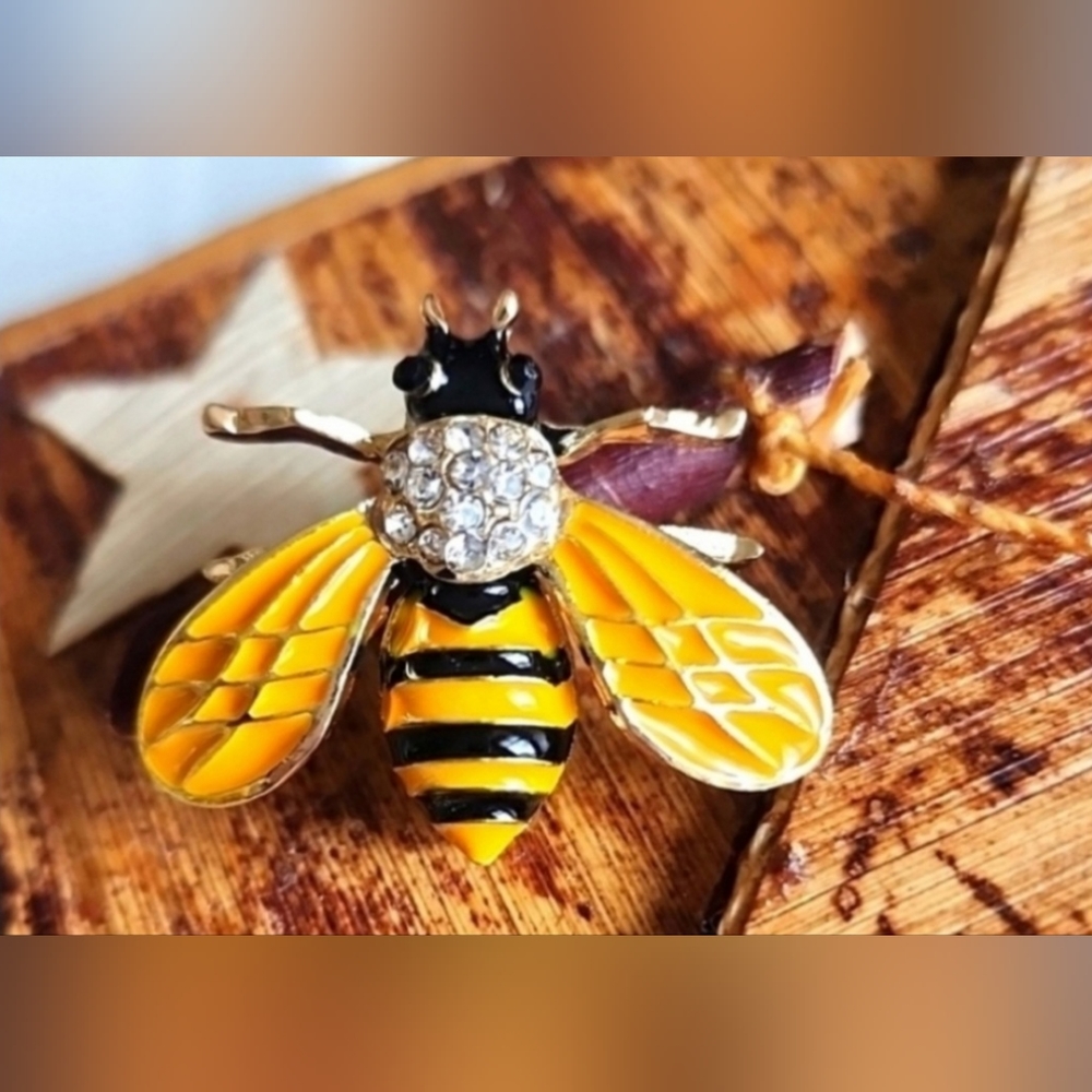Brooch HONEY Bee Brooch Simulated Diamonds